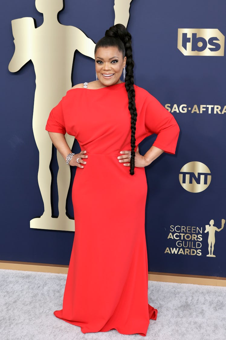 Yvette Nicole Brown attends the 28th Annual Screen Actors Guild Awards 