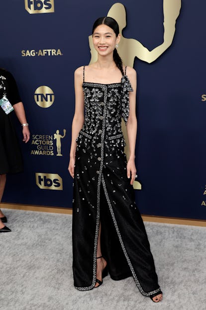 SANTA MONICA, CALIFORNIA - FEBRUARY 27: HoYeon Jung attends the 28th Annual Screen Actors Guild Awar...