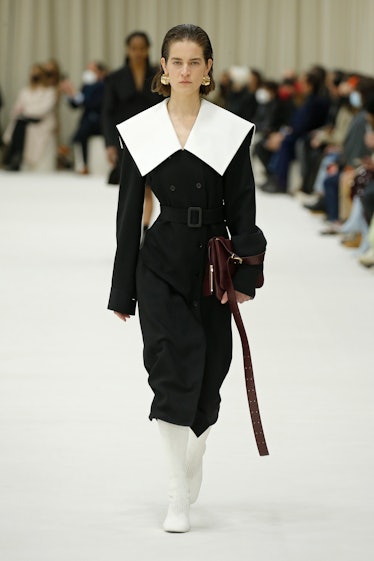 A model walks the runway at the Jil Sander fashion show during the Milan Fashion Week Fall/Winter 20...