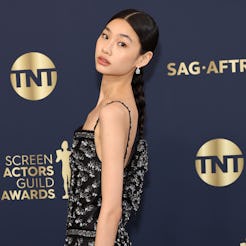 At the 2022 SAG Awards, HoYeon Jung wore one of the best hairstyles.