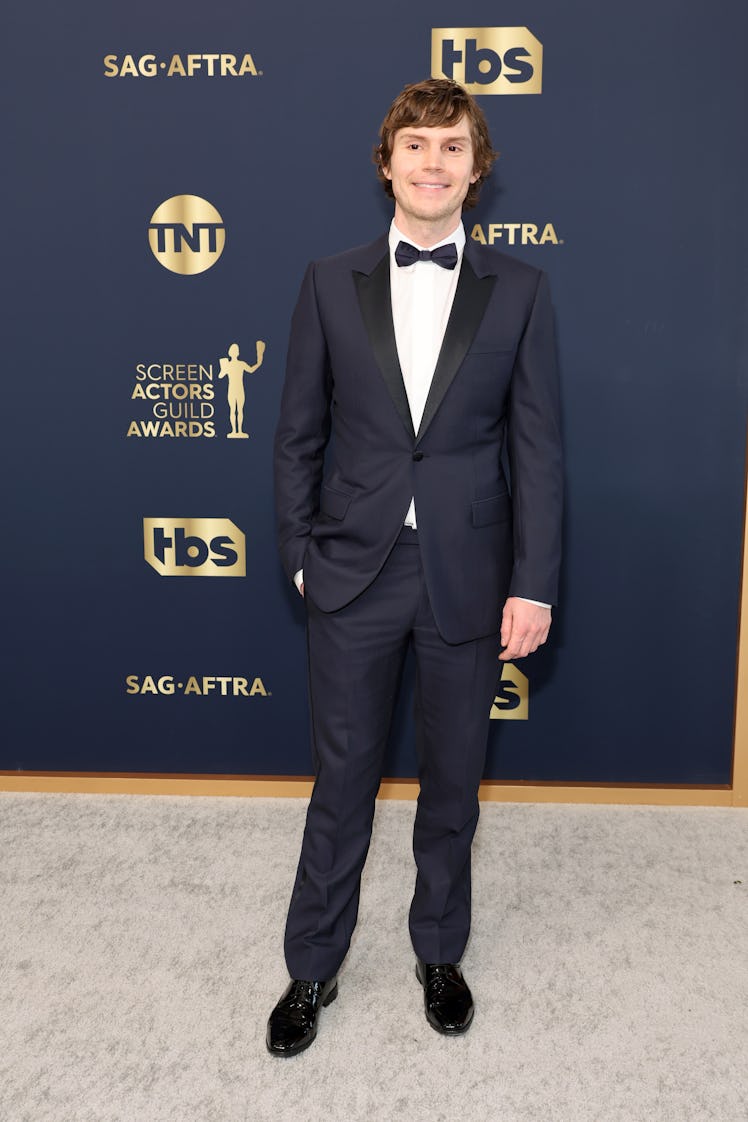 Evan Peters attends the 28th Annual Screen Actors Guild Awards 