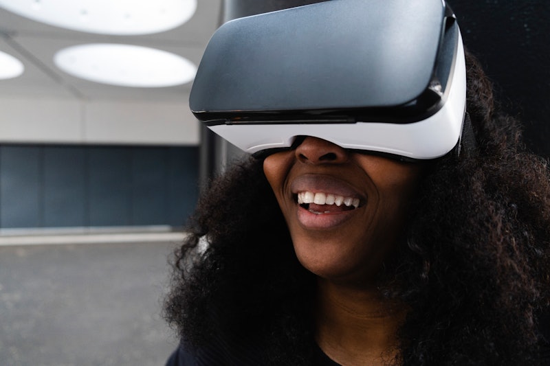 woman wearing virtual reality head set 