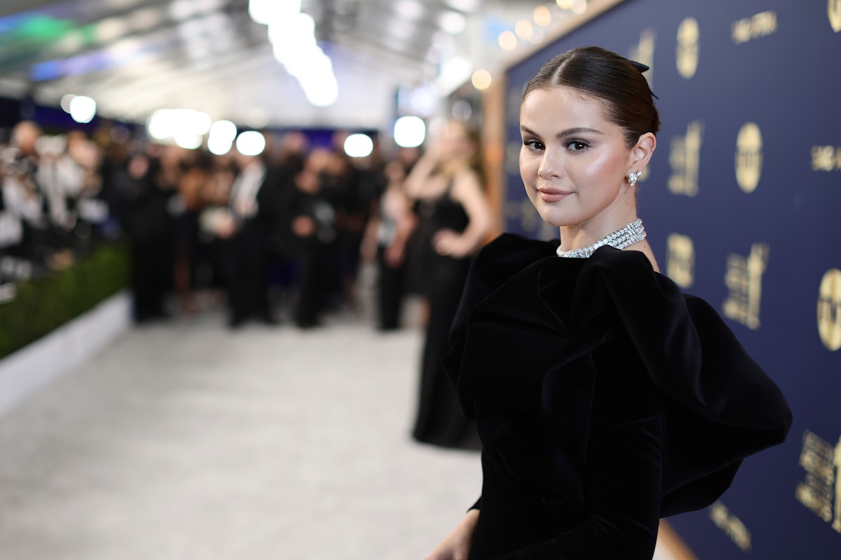 At the 2022 SAG Awards, Selena Gomez wore one of the best hairstyles.