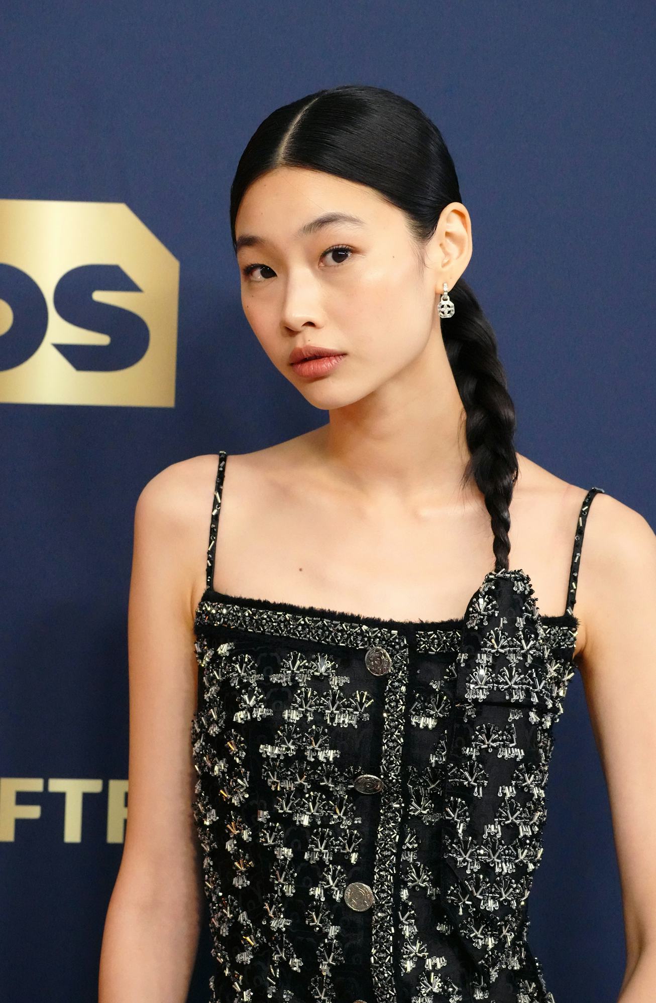 SANTA MONICA, CALIFORNIA - FEBRUARY 27: HoYeon Jung attends the 28th Annual Screen Actors Guild Awar...