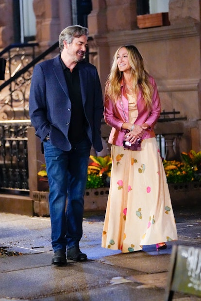 Jon Tenney and Sarah Jessica Parker filming 'And Just Like That...'. 