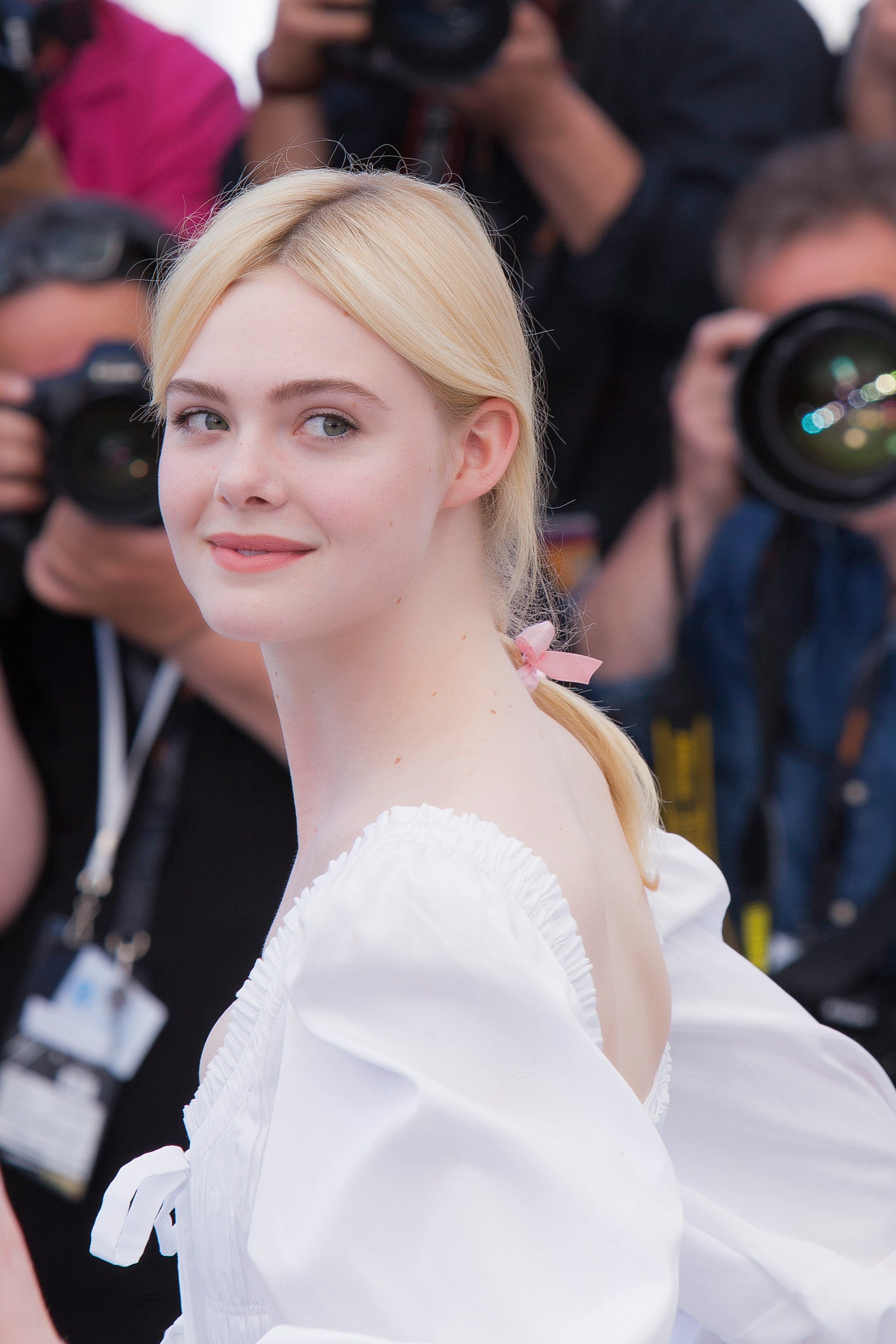Elle Fanning wearing a pink hair bow at the Cannes Film Festival in 2017.