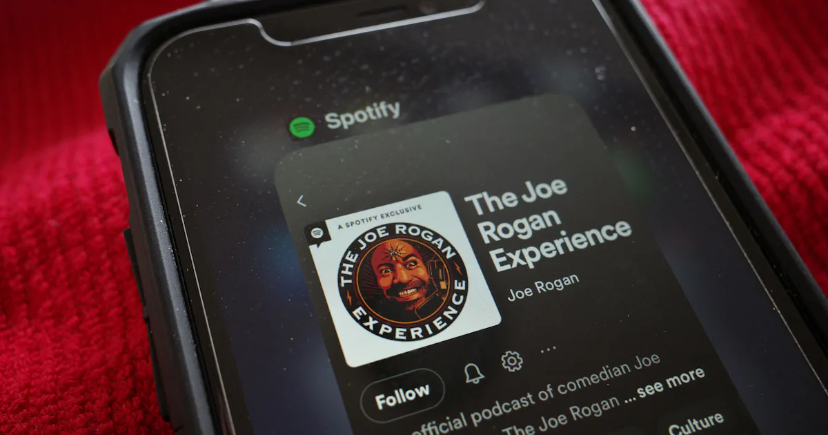 Right-wing YouTube competitor offers Joe Rogan $100M to leave Spotify