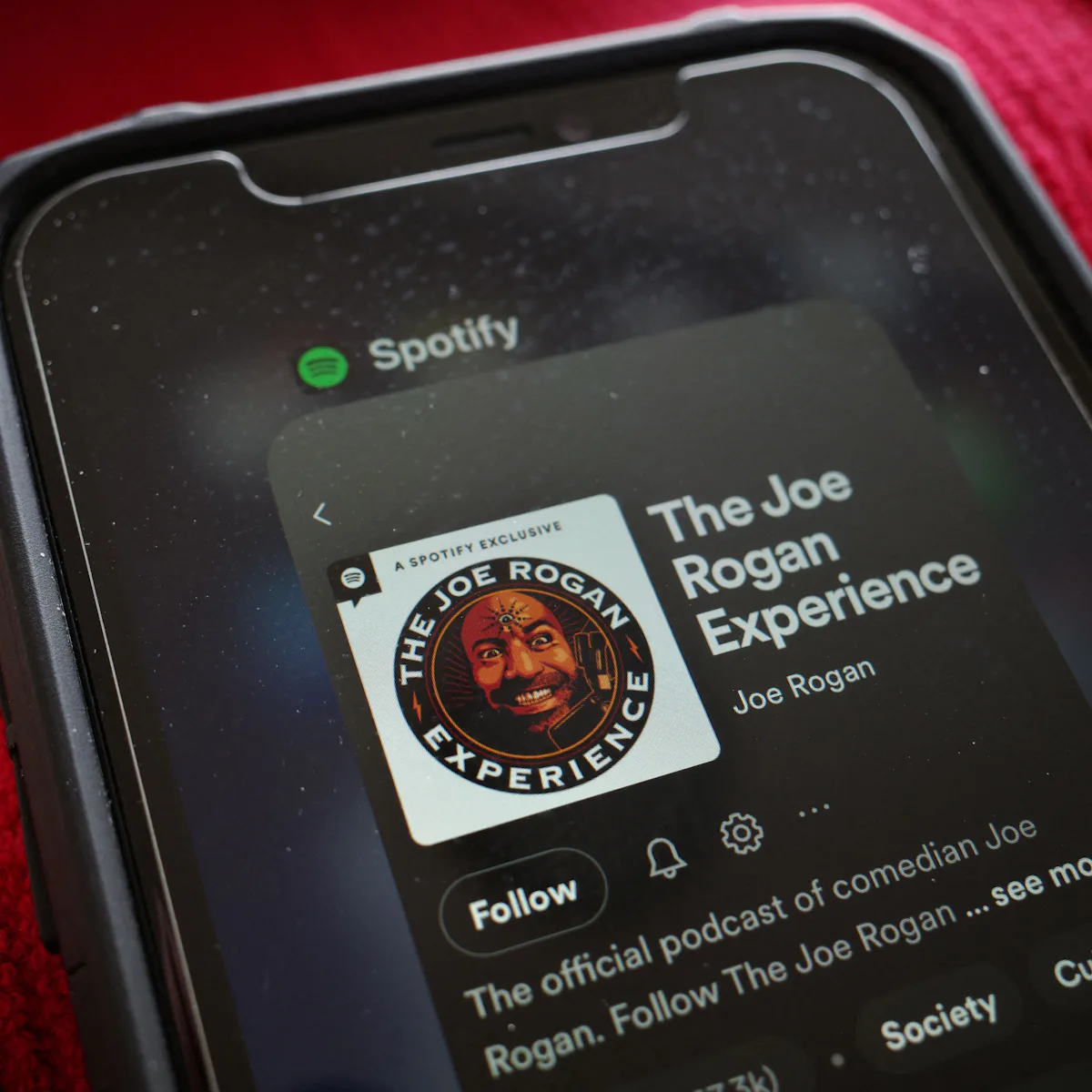 Right-wing YouTube competitor offers Joe Rogan $100M to leave Spotify