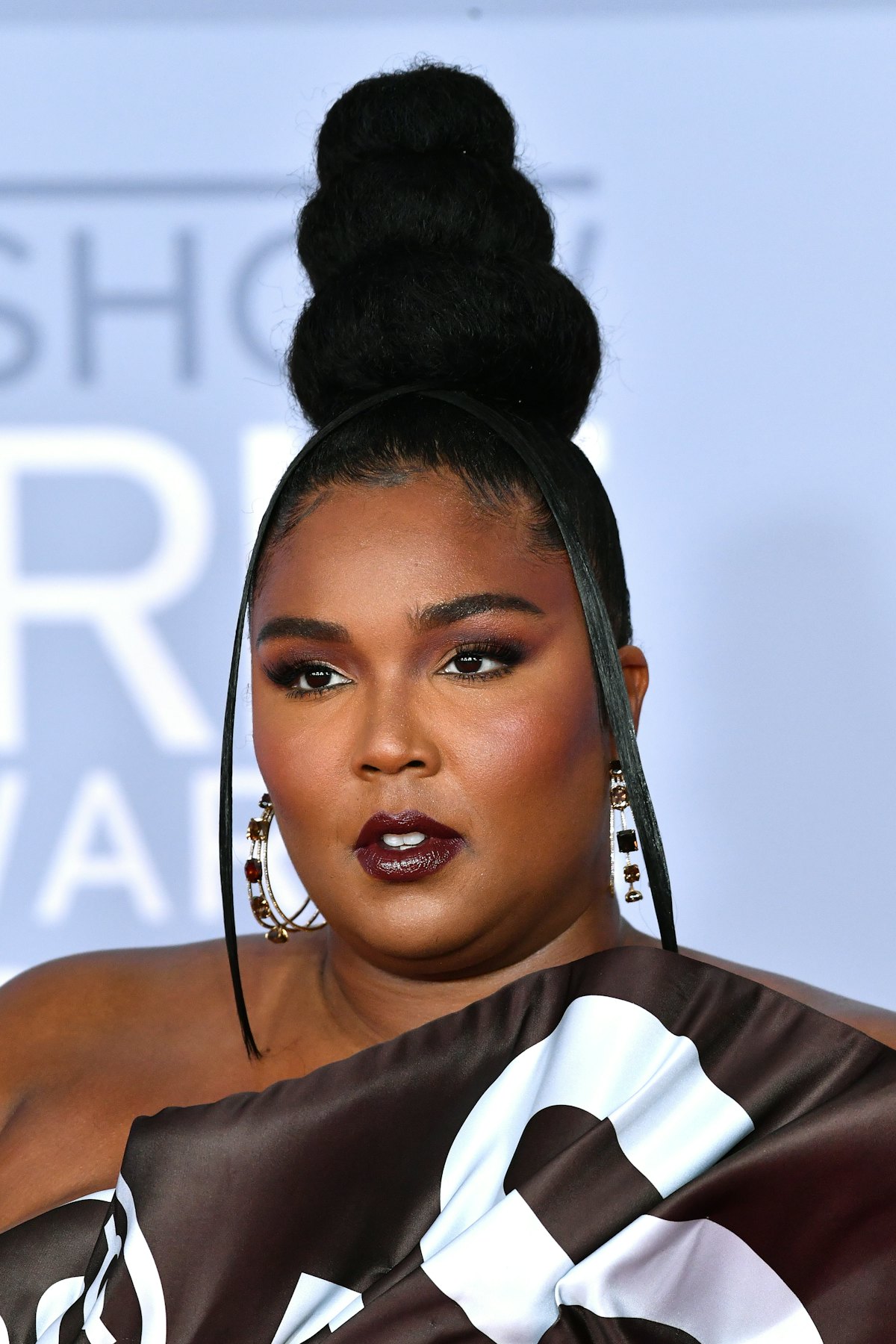 One top beauty look from the BRIT Awards? Lizzo's tiered top knot and brown lipstick.