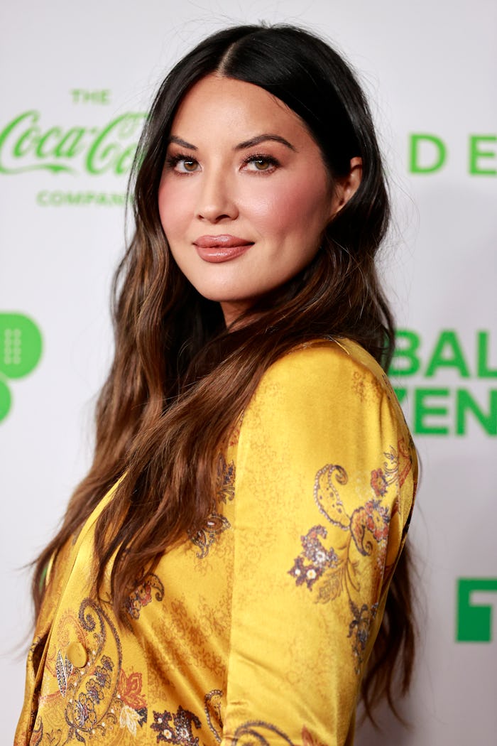 Olivia Munn shared a breastfeeding hack video.
