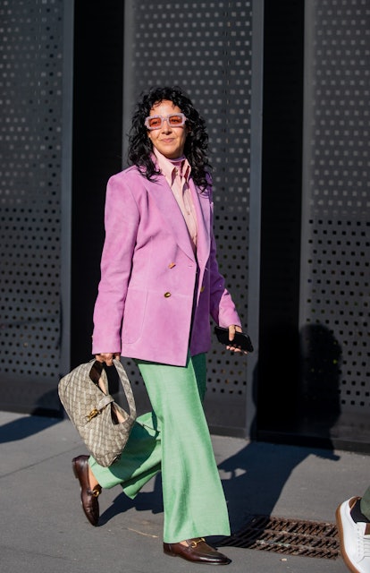 MILAN, ITALY - JUNE 19, 2022: Woman with pink leather Versace bag before  Etro fashion show, Milan Fashion Week street style Stock Photo - Alamy