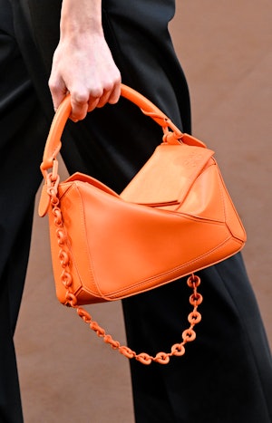 Chunky chain handbag trend on runway