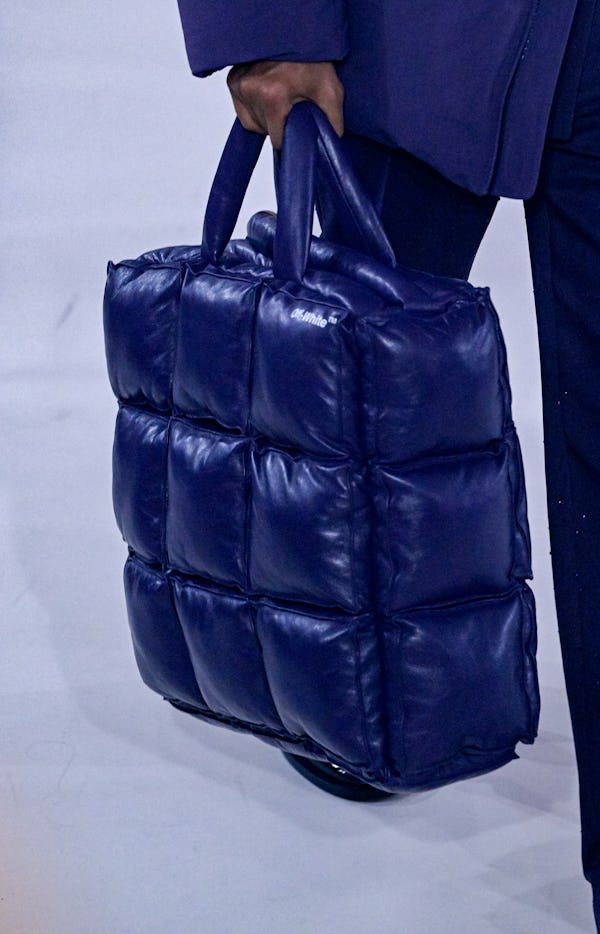 handbag trend on off-white runway