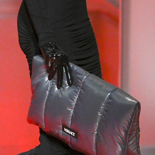 Handbag trend on runway