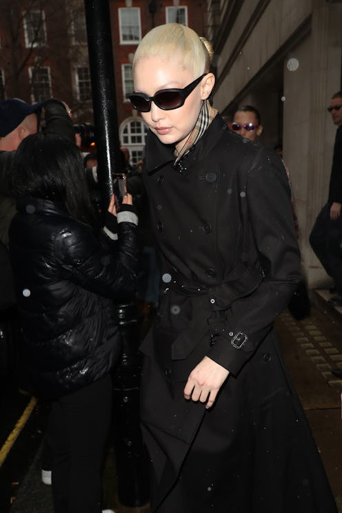 Gigi Hadid debuted platinum blonde hair in London at Burberry F/W 2022.