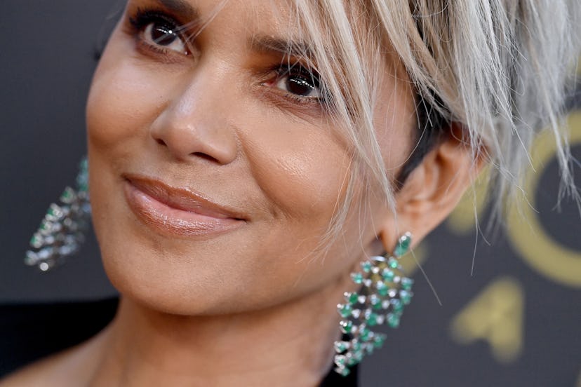 Halle Berry had a stunning two-tone pixie hairstyle at the 27th Annual Critics Choice Awards in 2022...