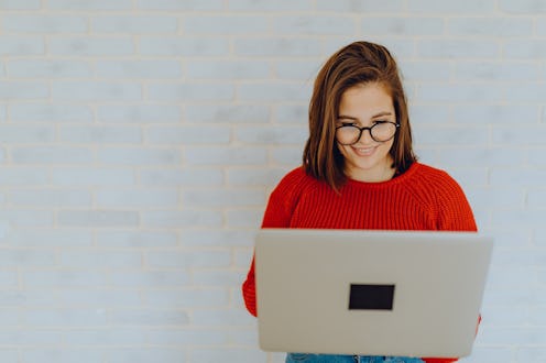 Young woman using laptop and enjoy her freetime