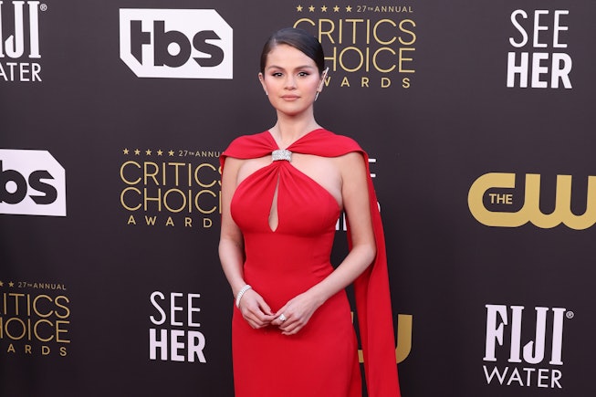 LOS ANGELES, CALIFORNIA - MARCH 13: Selena Gomez attends the 27th Annual Critics Choice Awards at Fa...