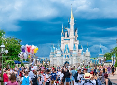 ORLANDO, FLORIDA, UNITED STATES - 2019/07/17: Crowd of people at the Cinderella Castle in Walt Disne...