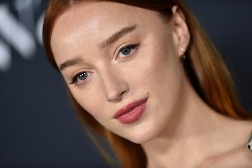 LOS ANGELES, CALIFORNIA - NOVEMBER 15: Phoebe Dynevor attends the 6th Annual InStyle Awards on Novem...