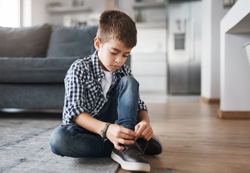 When do kids learn to tie their shoes? Every child is different