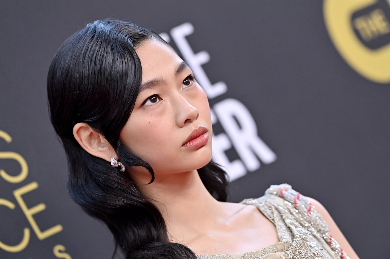 LOS ANGELES, CALIFORNIA - MARCH 13: Jung Ho-yeon attends the 27th Annual Critics Choice Awards at Fa...