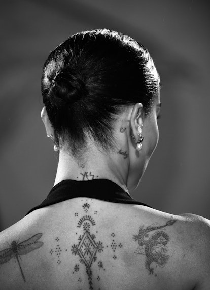 Zoë Kravitz tattoos include a dragonfly on her back.