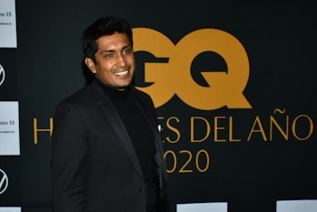 Ciudad de México, México - 8 de octubre de 2020: Tenoch Huerta posa para fotos durante la alfombra negra de GQ...