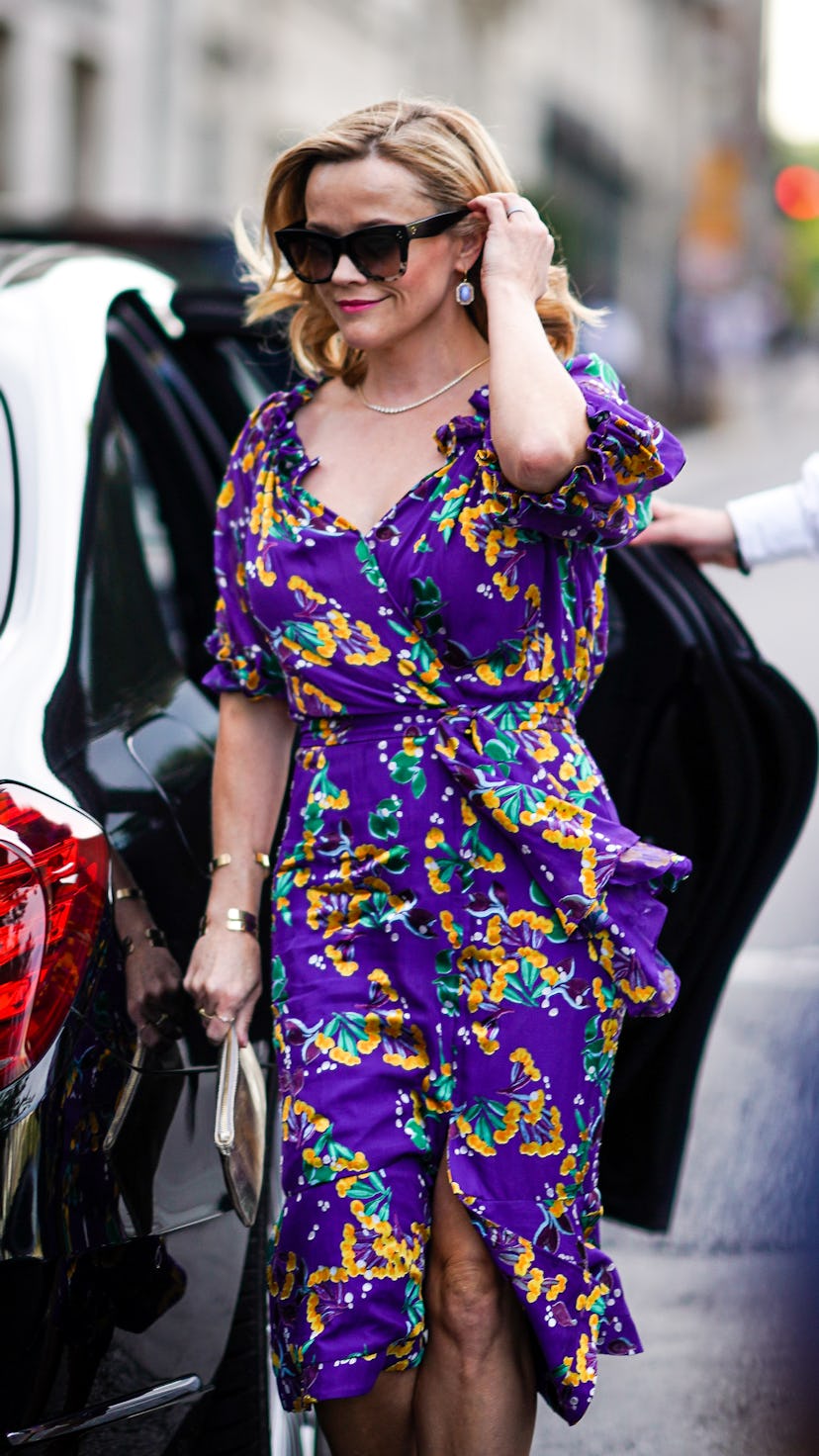 Reese Witherspoon wearing a floral print wedding guest dress. 