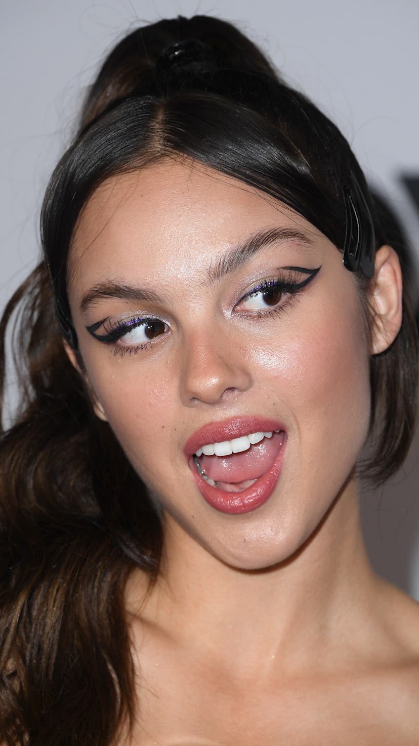Olivia Rodrigo at the iHeartRadio Music Awards wearing graphic black eyeliner trend