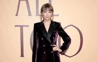 NEW YORK, NEW YORK - NOVEMBER 12: Taylor Swift attends the "All Too Well" New York Premiere on Novem...