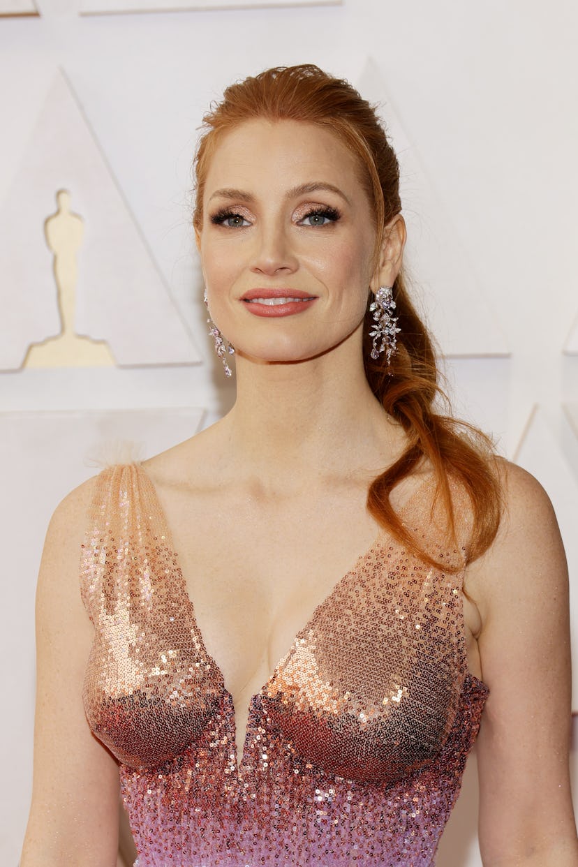 On the Oscars 2022 red carpet, Jessica Chastain had one of the best hairstyles.