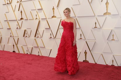 Kirsten Dunst Went Red Hot For The 2022 Oscars Red Carpet