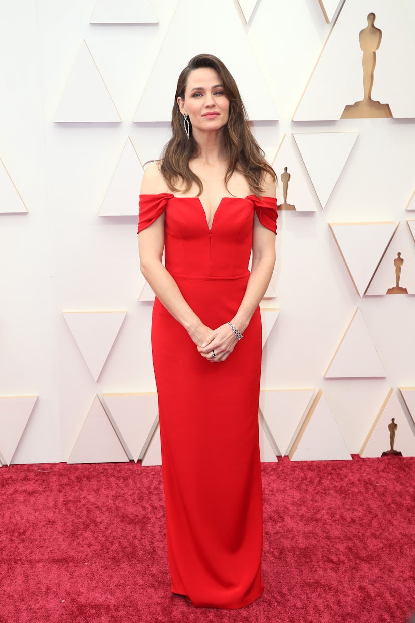 The 2022 Oscars red carpet was full of celebrities in red outfits. Here, Jennifer Garner. 