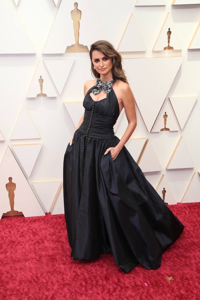 HOLLYWOOD, CALIFORNIA - MARCH 27: Penélope Cruz attends the 94th Annual Academy Awards at Hollywood ...