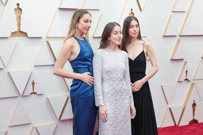 US actress Alana Haim(C)and her sisters Danielle Haim(R) and Este Haim attend the 94th Oscars at the...