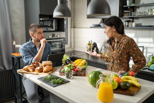 examples of belittling in a relationship