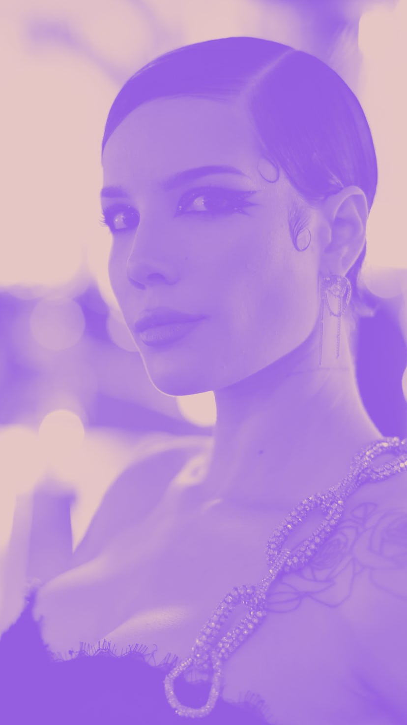 BEVERLY HILLS, CALIFORNIA - MARCH 27: Halsey attends the 2022 Vanity Fair Oscar Party hosted by Radh...