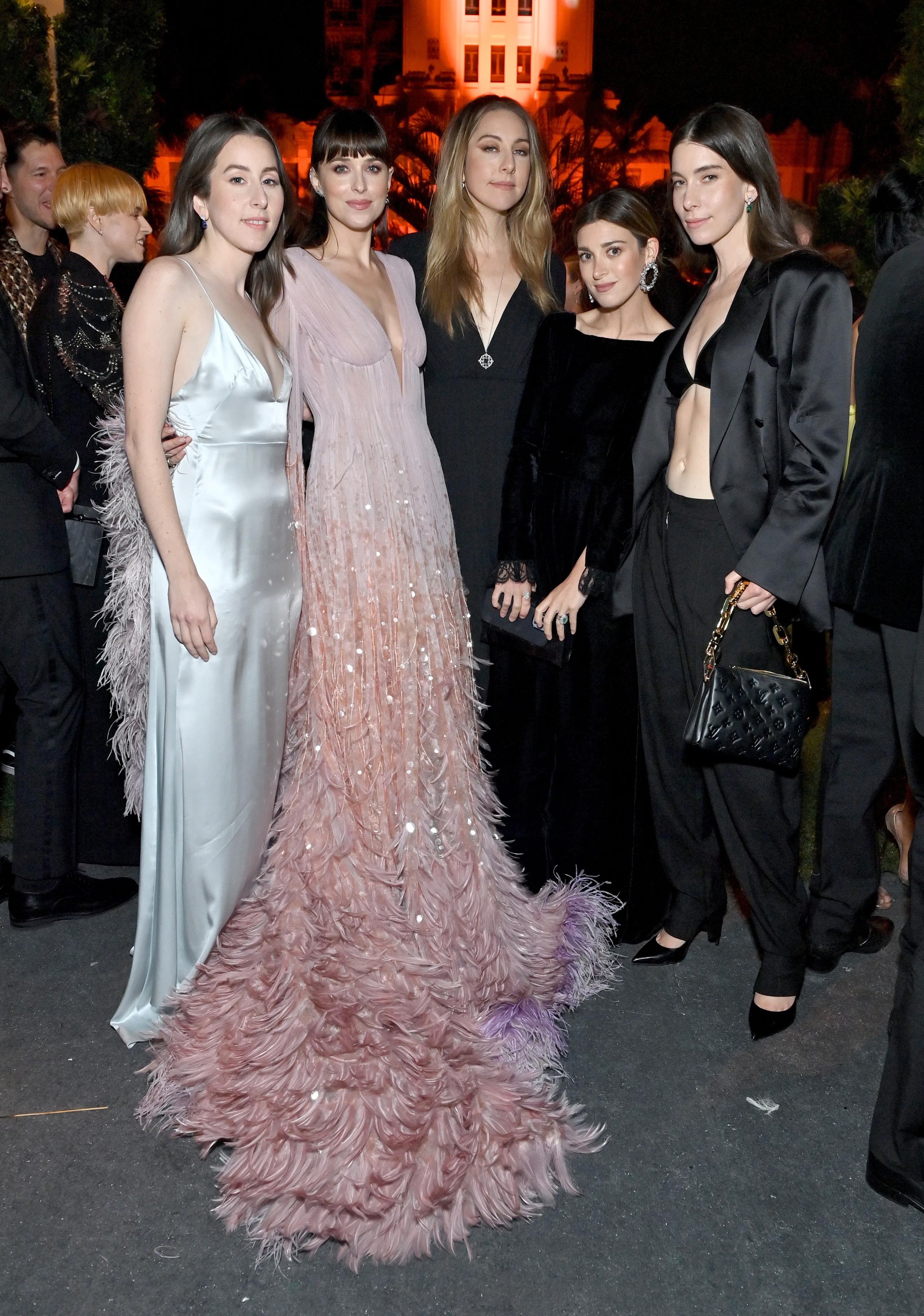 dakota johnson after party dress Dakota Johnson in Gucci at Vanity Fair Oscar After Party 2022 :  r/whatthefrockk