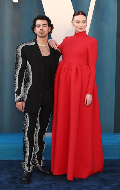 BEVERLY HILLS, CALIFORNIA - MARCH 27: (L-R) Joe Jonas and Sophie Turner attend the 2022 Vanity Fair ...