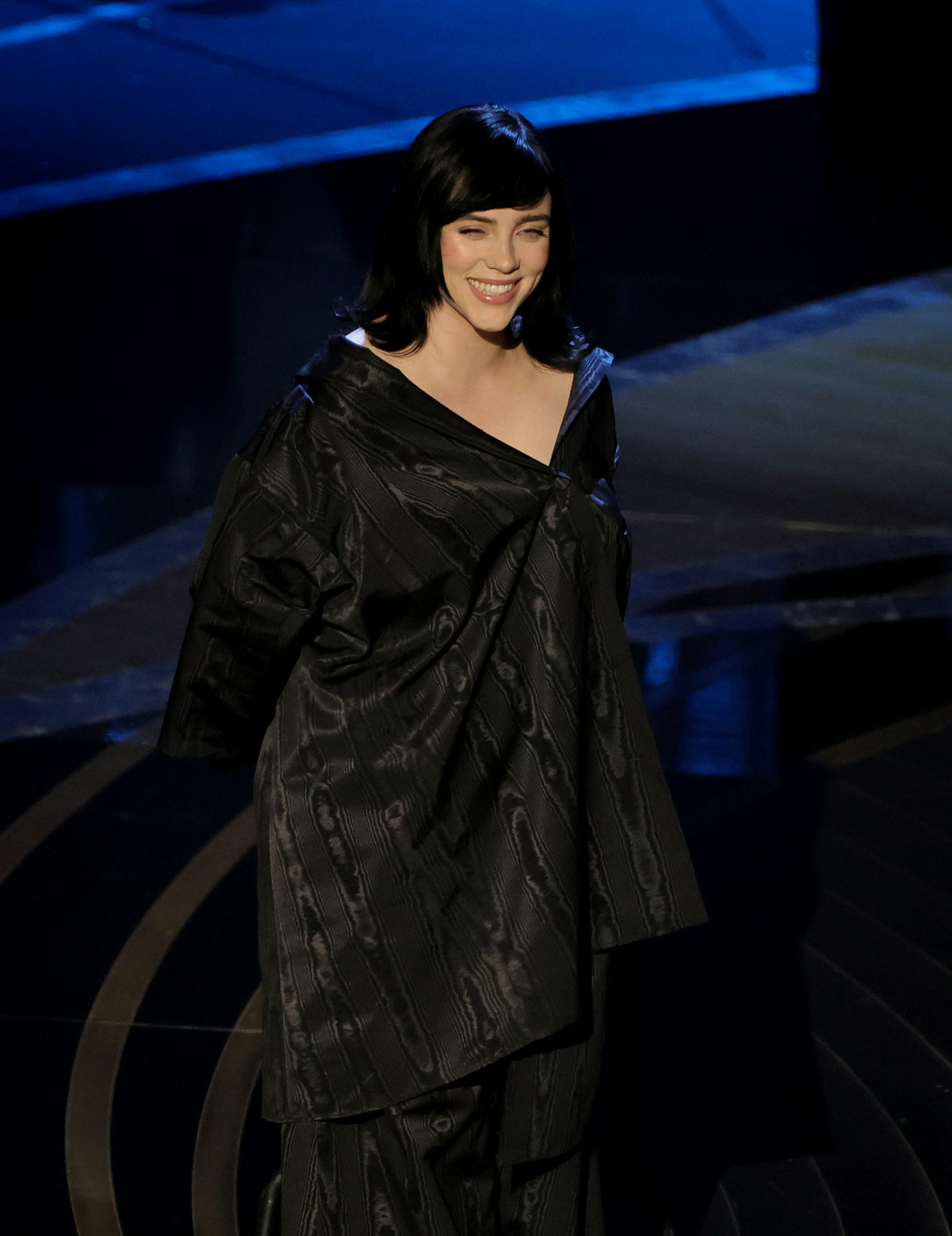 Billie Eilish performed her 'James Bond' theme "No Time to Die" at the 2022 Oscars.