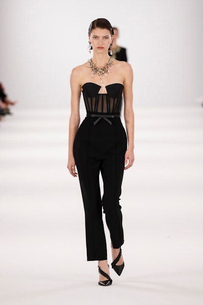  Carolina Herrera Fall/Winter 2022 black bustier top with high-waisted pants