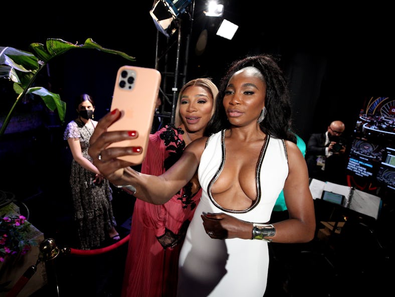 Serena Williams and Venus Williams at the 2022 Oscars.