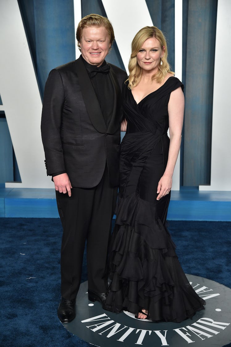  Jesse Plemons and Kirsten Dunst attend the 2022 Vanity Fair Oscar Party