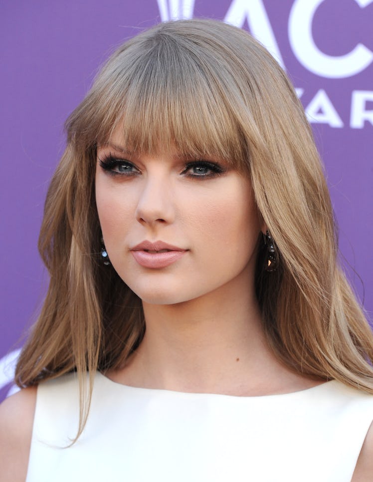 Taylor Swift in rose gold eyeshadow at the 47th Annual Academy Of Country Music Awards in 2012.