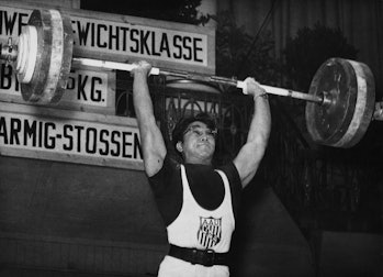 American weightlifter Tommy Kono (1930 - 2016) lifting 172,5 Kg in the Clean and Jerk during the Wor...