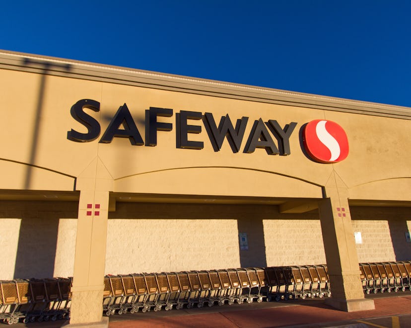 Safeway supermarkets will be open on Easter 2022.