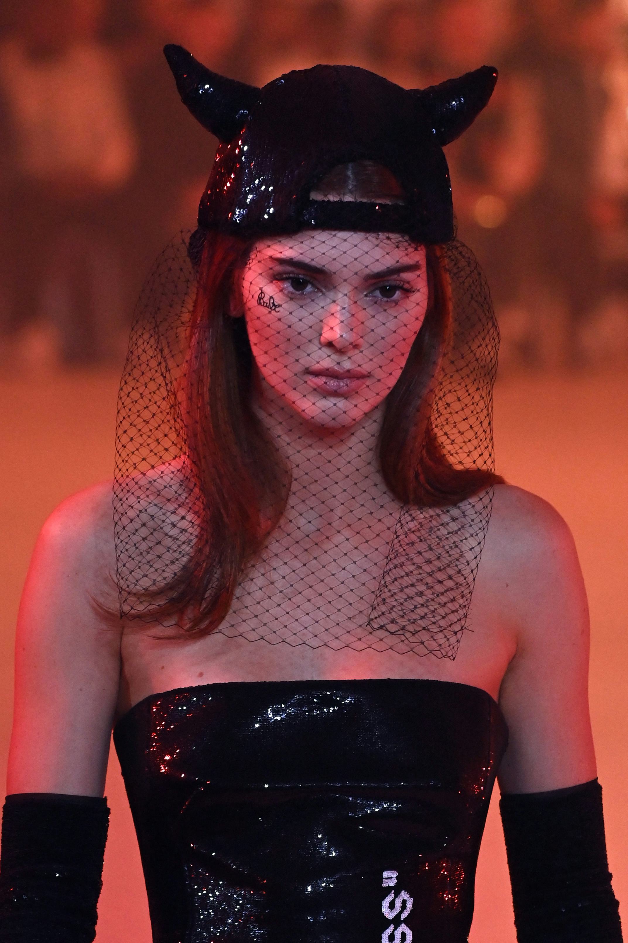 Off-White Fall 2022 Kendall Jenner.