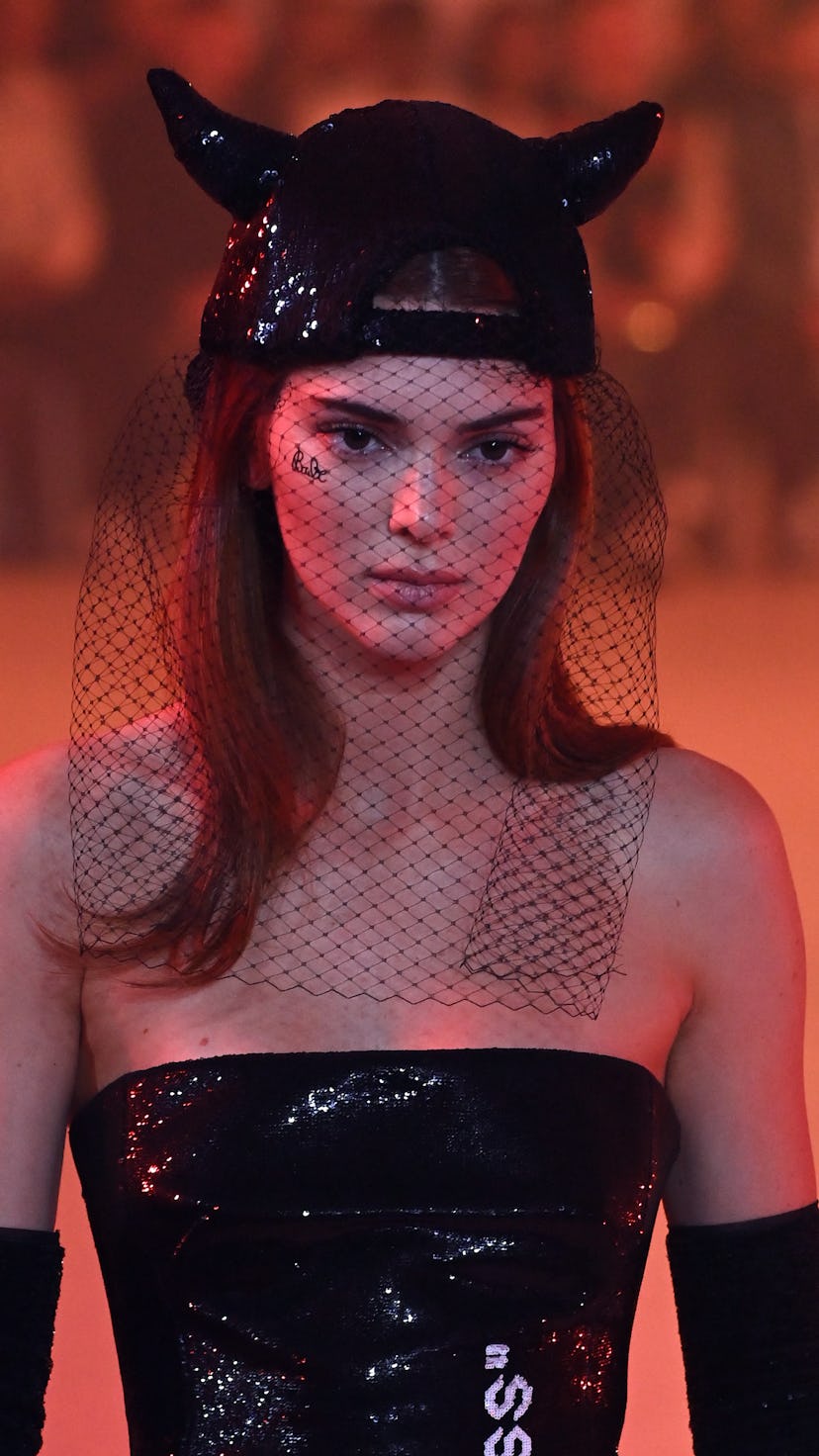 Off-White Fall 2022 Kendall Jenner.