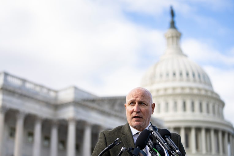 WASHINGTON, DC - OCTOBER 26: Celebrity chef Tom Colicchio speaks during a news conference with Democ...